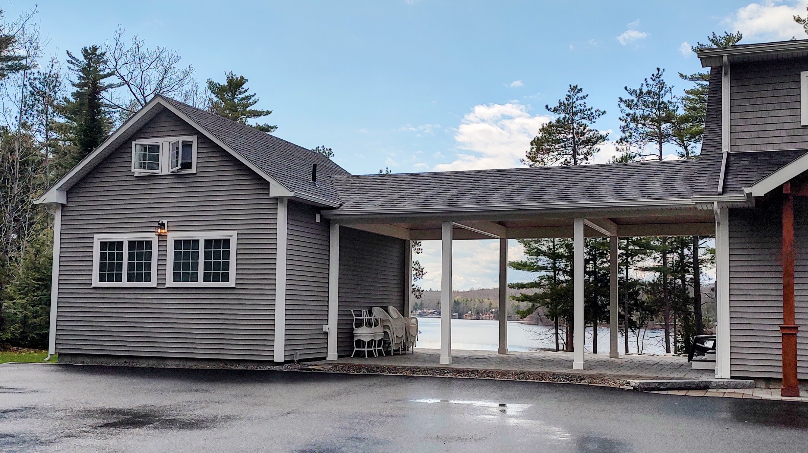Covered breezeway between the main house and the cottage
